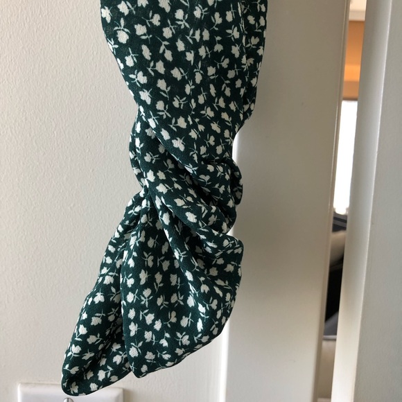 Forever 21 Green wrap dress 💚 - Picture 5 of 6